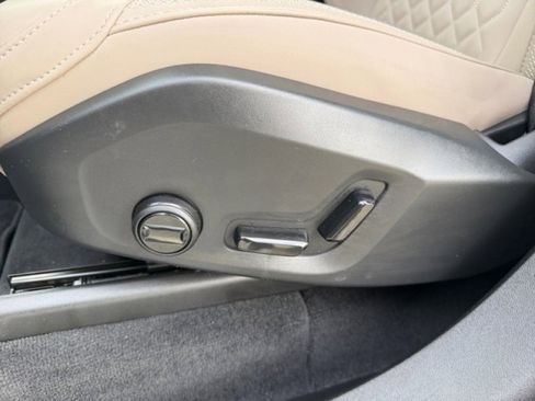 Used 2025 Volvo XC90 B6 Plus image 11