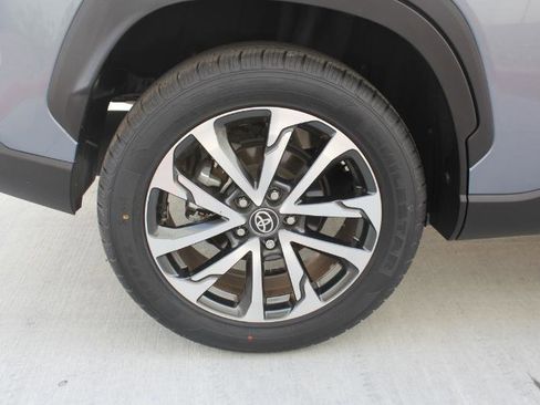 Used 2024 Toyota Corolla Cross XLE w/ Convenience Package FWD image 42