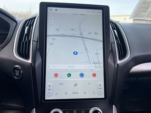 Used 2024 Ford Edge SEL image 18