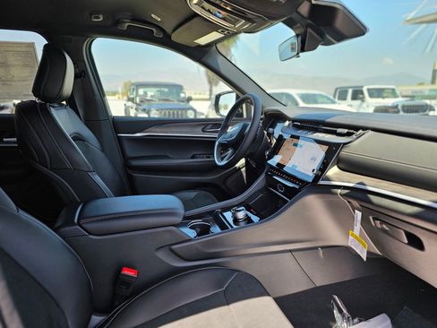 New 2026 Jeep Grand Cherokee Altitude RWD image 25