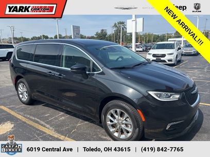 Used 2023 Chrysler Pacifica Touring-L