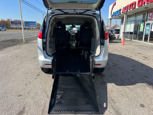 Used 2023 Chrysler Voyager LX image 36