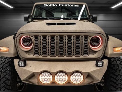 Used 2025 Jeep Wrangler Sport image 3