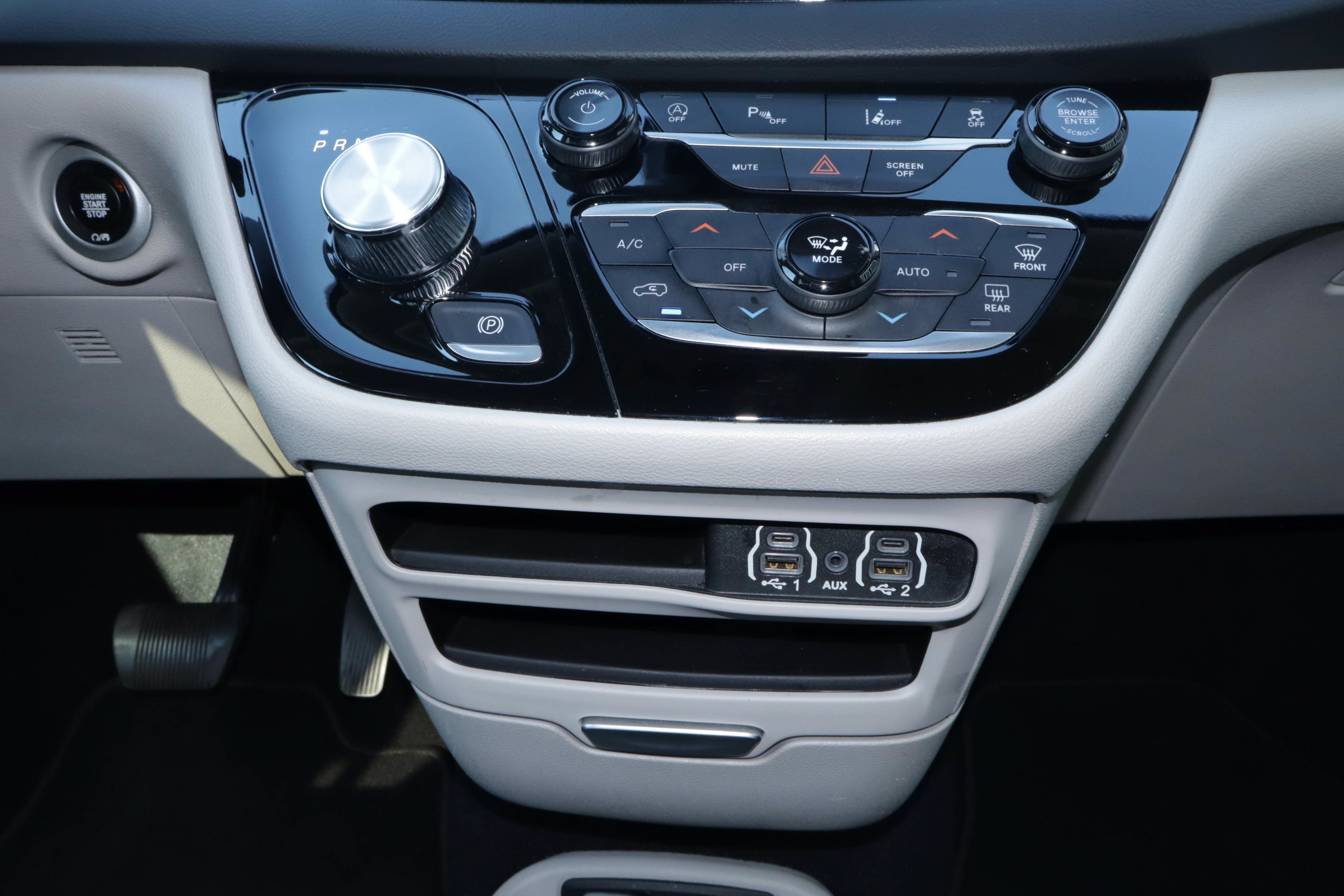 Used 2023 Chrysler Pacifica Touring-L FWD image 13