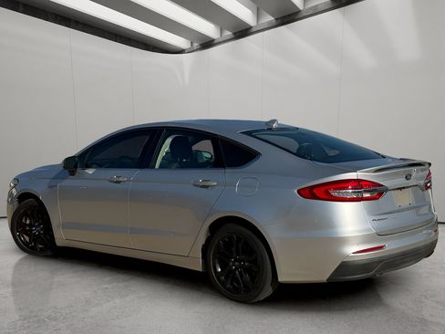 Used 2019 Ford Fusion SE w/ Equipment Group 151A FWD image 3