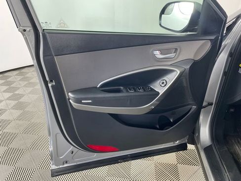 Used 2017 Hyundai Santa Fe SE AWD/4WD image 16