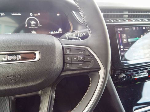 Used 2024 Jeep Grand Cherokee Altitude image 22