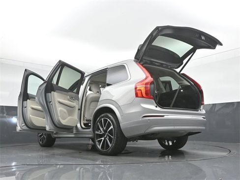 Used 2023 Volvo XC90 B6 Plus image 56
