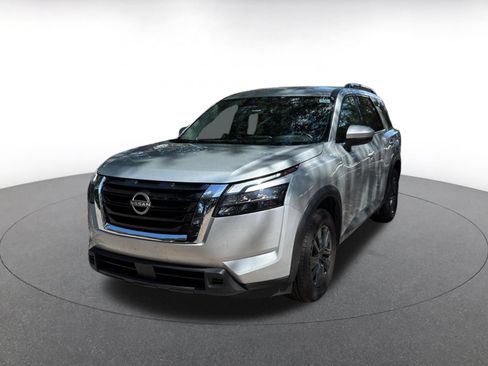 Used 2025 Nissan Pathfinder SV FWD image 4