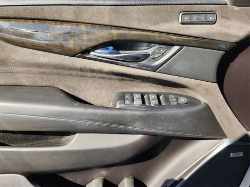 Used 2020 Cadillac Escalade Platinum image 23