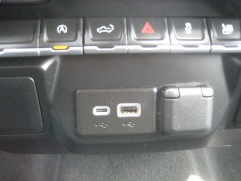 Used 2022 GMC Sierra 1500 Elevation AWD/4WD image 18