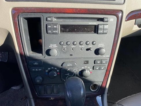 Used 2005 Volvo XC70 image 35