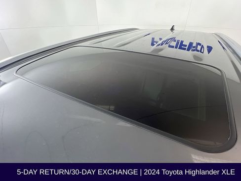 Used 2024 Toyota Highlander XLE image 16