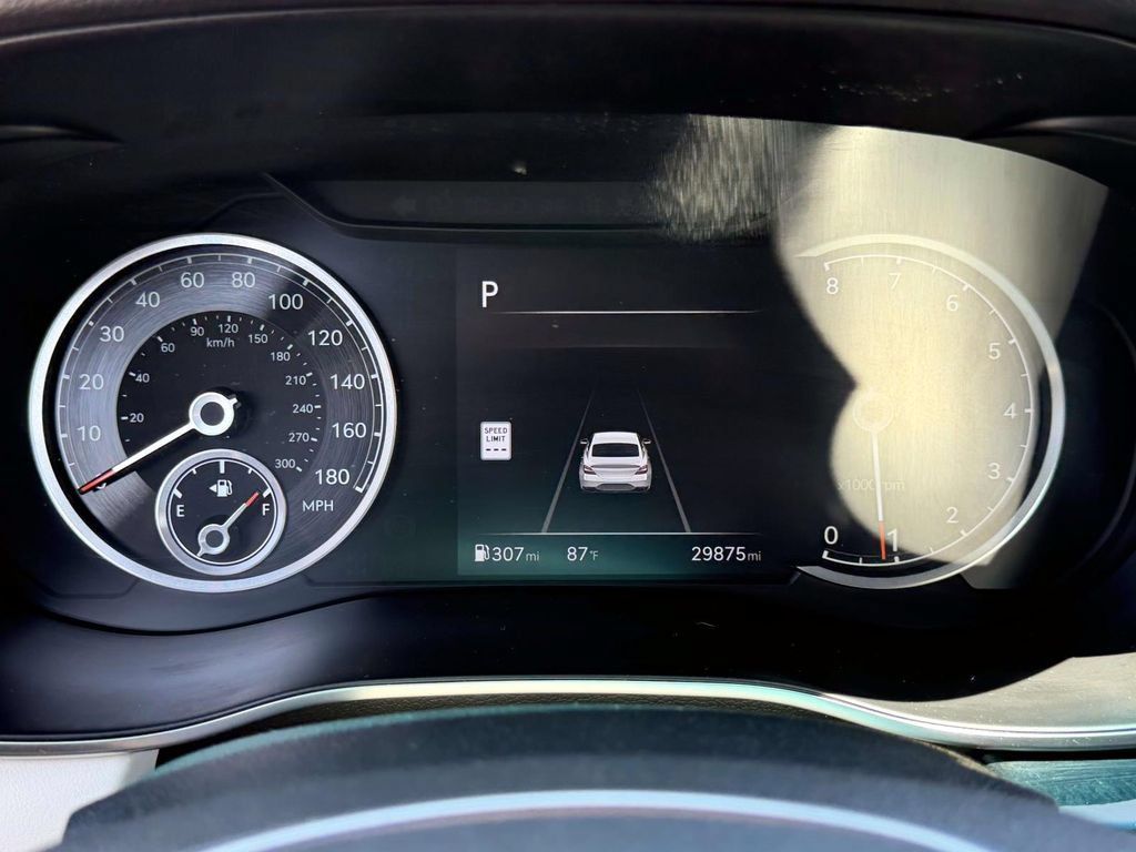 Certified 2025 Genesis G70 2.5T AWD/4WD image 26