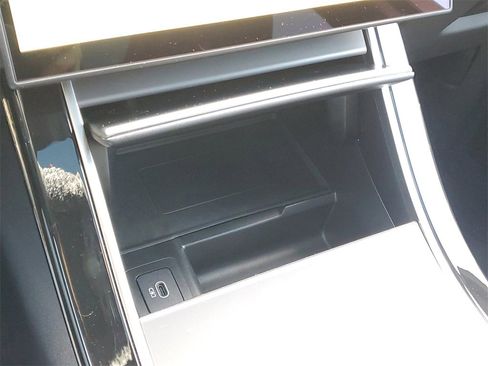 Used 2024 Land Rover Range Rover Velar Dynamic SE image 25