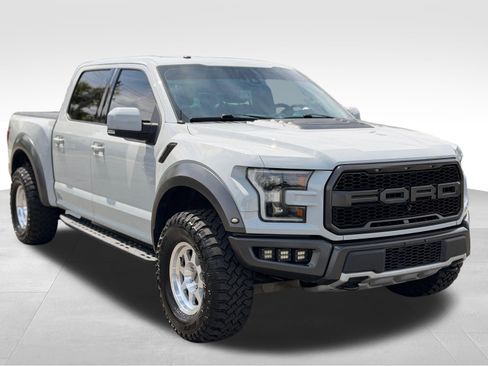 Used 2017 Ford F150 Raptor w/ Equipment Group 802A Luxury AWD/4WD image 3