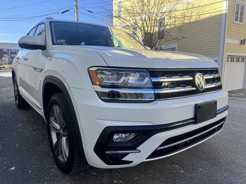 Used 2018 Volkswagen Atlas SEL w/ R-Line Package image 3
