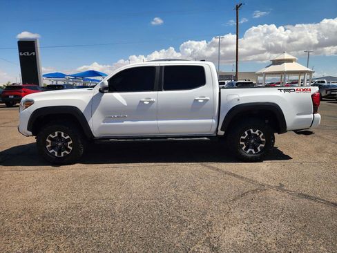 Used 2019 Toyota Tacoma TRD Off-Road AWD/4WD image 8