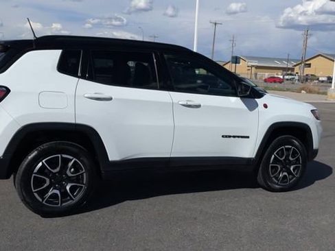 Used 2024 Jeep Compass Trailhawk image 2