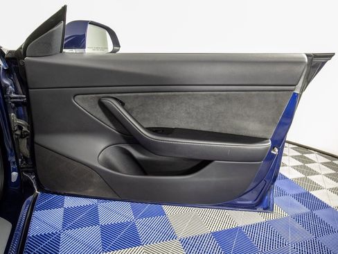 Used 2018 Tesla Model 3 Long Range image 15