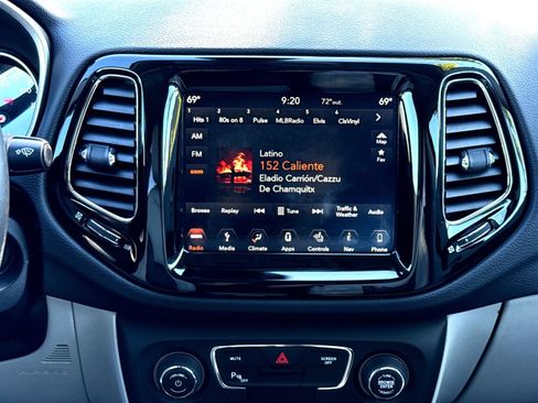 Used 2018 Jeep Compass Limited w/ Navigation Group AWD/4WD image 18