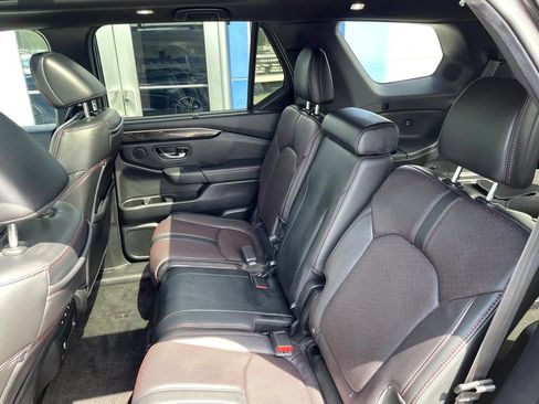 Certified 2025 Honda Pilot Black Edition image 10