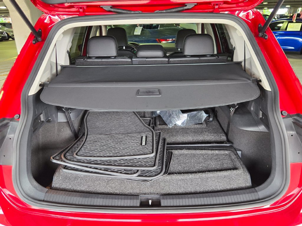 Certified 2021 Volkswagen Tiguan SE w/ Panoramic Sunroof Package FWD image 14