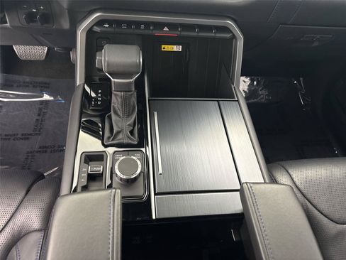Used 2023 Toyota Tundra Platinum AWD/4WD image 11