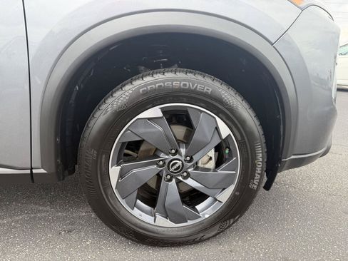 Used 2025 Nissan Rogue SV FWD image 9