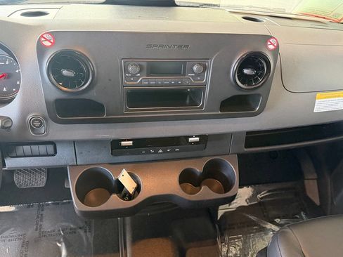Used 2025 Mercedes-Benz Sprinter 2500 image 11
