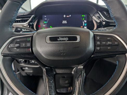 Used 2022 Jeep Grand Cherokee Trailhawk w/ Advanced Protech Group II image 21