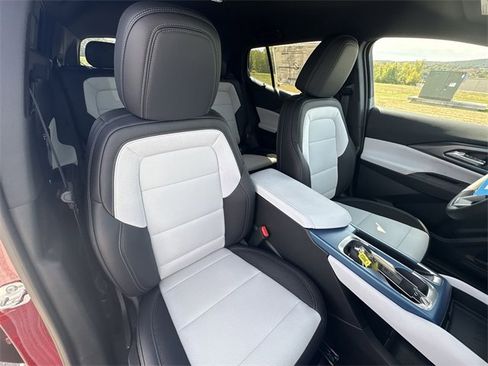 New 2025 Chevrolet Equinox EV LT image 29