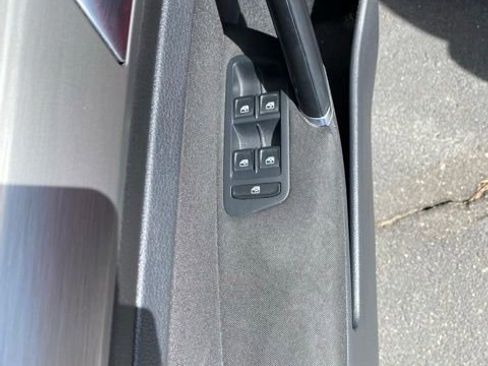Used 2017 Volkswagen Golf S AWD/4WD image 12