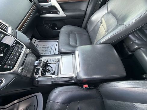 Used 2016 Toyota Land Cruiser AWD/4WD image 27