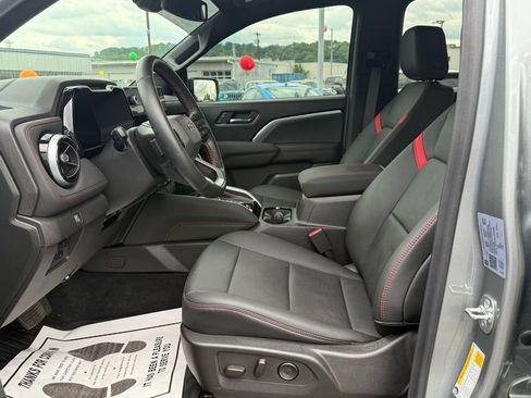 Used 2025 Chevrolet Colorado Z71 w/ Z71 Convenience Package 2 AWD/4WD image 10