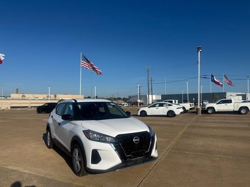 Certified 2023 Nissan Kicks S FWD image 2