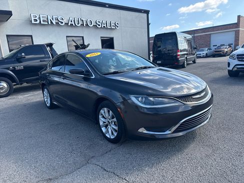 Used 2015 Chrysler 200 Limited w/ Convenience Group image 4