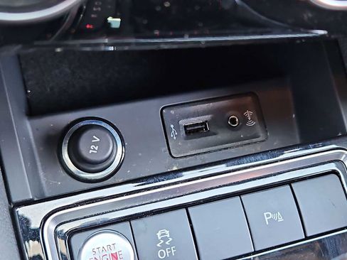 Used 2017 Volkswagen Jetta GLI FWD image 31