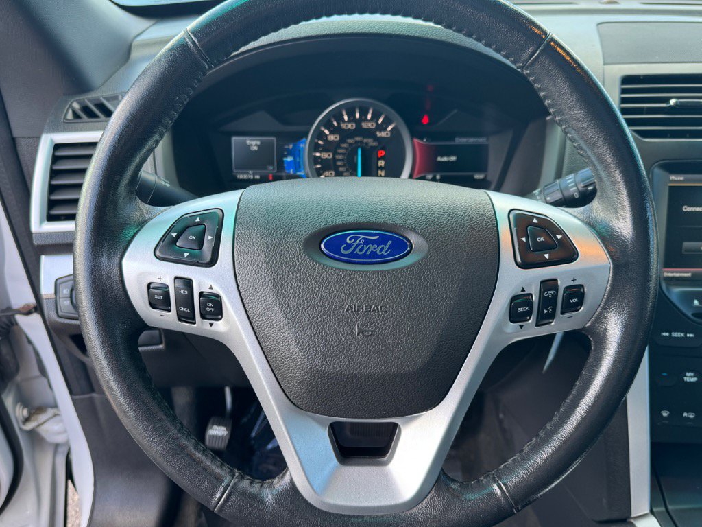 Used 2015 Ford Explorer XLT w/ Equipment Group 202B AWD/4WD image 22