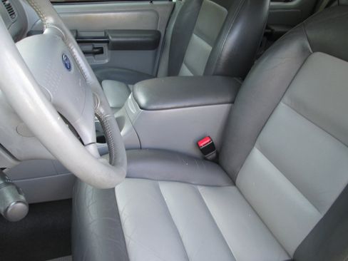 Used 2003 Ford Explorer Sport Trac XLT image 19