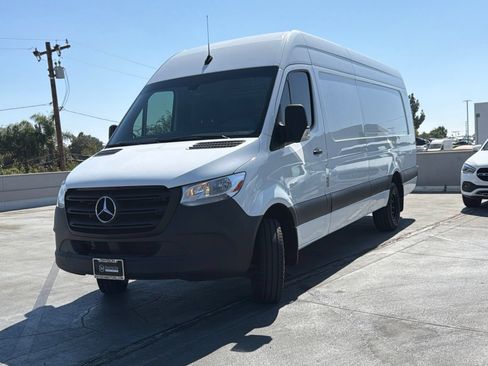 Used 2024 Mercedes-Benz Sprinter 3500 image 4