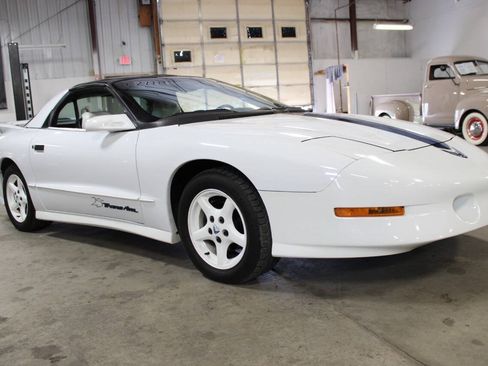 Used 1994 Pontiac Firebird Coupe RWD image 8