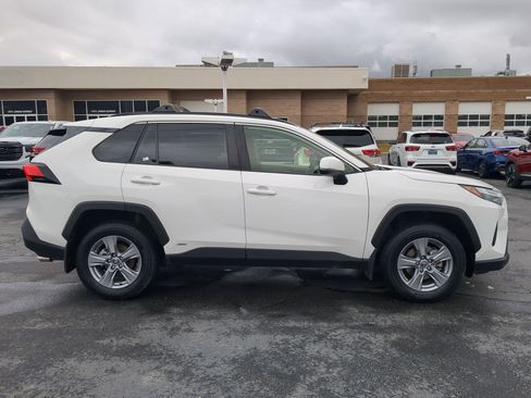 Used 2023 Toyota RAV4 XLE image 7