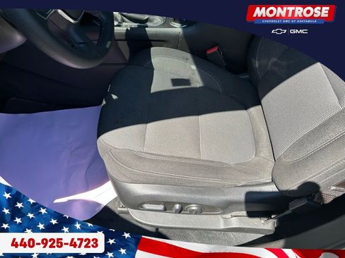 Used 2023 Chevrolet Traverse LT FWD image 17