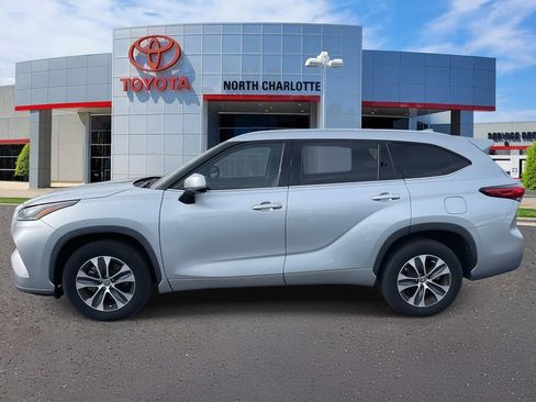Used 2021 Toyota Highlander XLE image 7