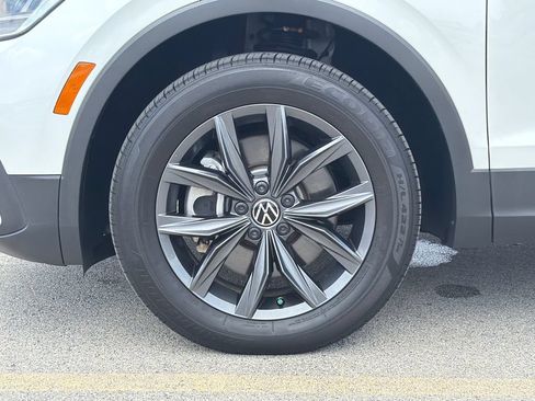 Certified 2023 Volkswagen Tiguan SE FWD image 30