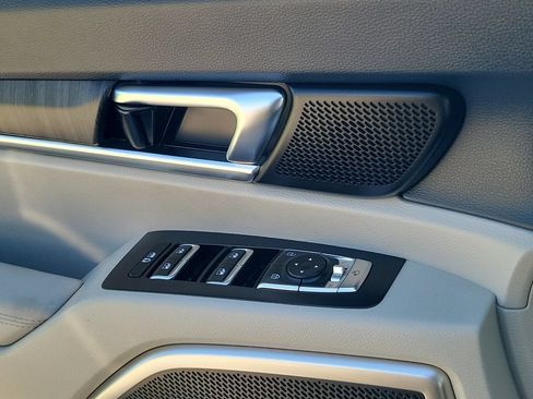 Used 2024 Kia Telluride EX w/ EX Captain's Chair Package FWD image 20