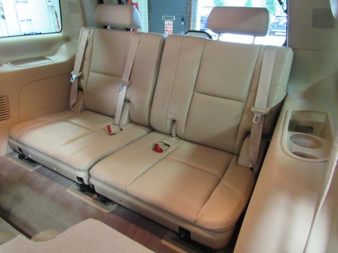 Used 2010 Cadillac Escalade Luxury AWD/4WD image 31