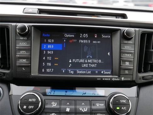 Used 2016 Toyota RAV4 Limited image 27