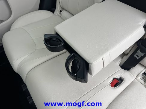 Used 2023 Mercedes-Benz GLB 250 image 24